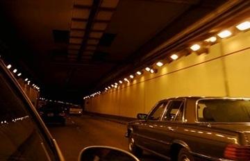 انقلاب سيارة داخل نفق الأزهر دون وقوع خسائر