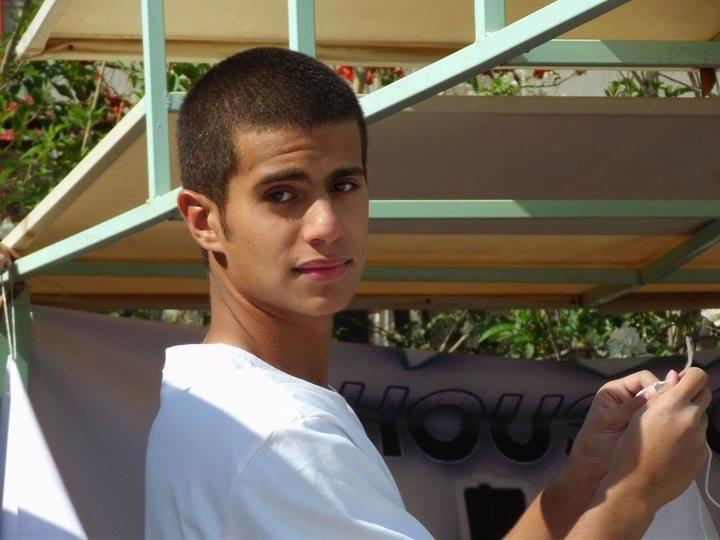 “نفسي أفرد رجلي وأنا نايم”.. أحلام فتى معتقل