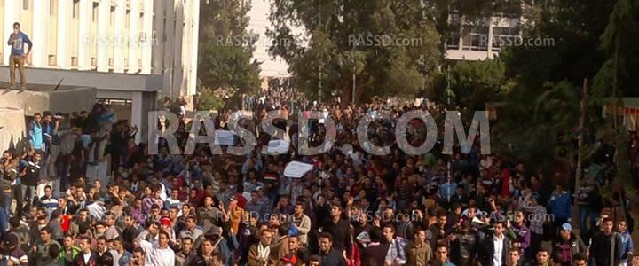 مظاهرات بجامعة الأزهر بالقاهرة ردا على أحداث الأمس