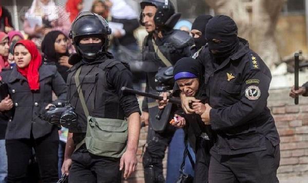 أكرمهن الإسلام وأهانهن الانقلاب.. استمرارالاعتداءعلى الفتيات