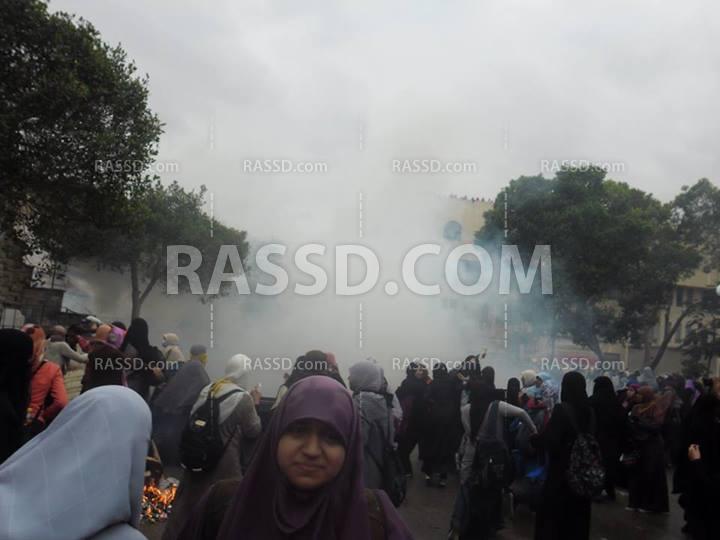 أمن الانقلاب يطلق الغاز على جامعة الأزهر بنات