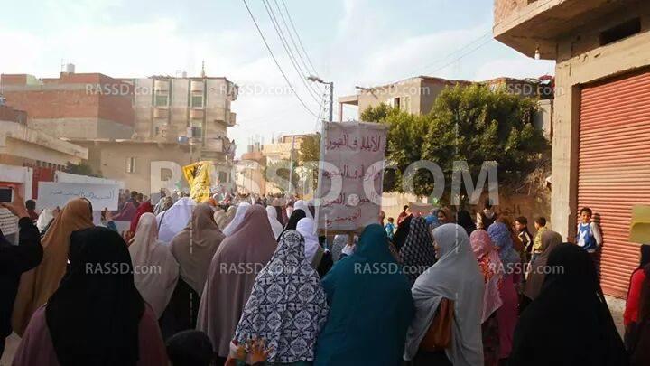 وقفة احتجاجية لأهالي معتقلي حوش عيسى تطالب بالإفراج عنهم