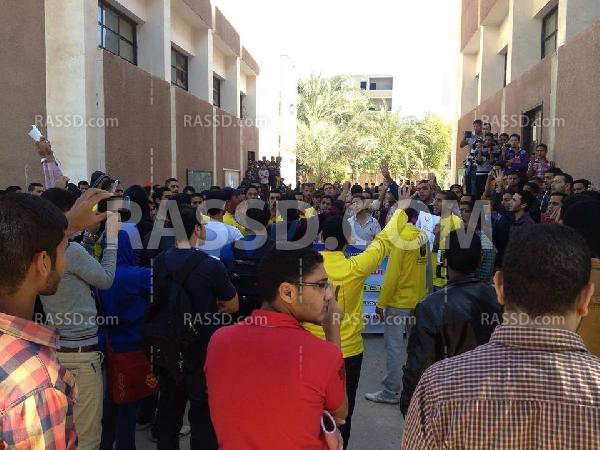 وقفة لطلاب هندسة الأزهر بقنا ضد الانقلاب