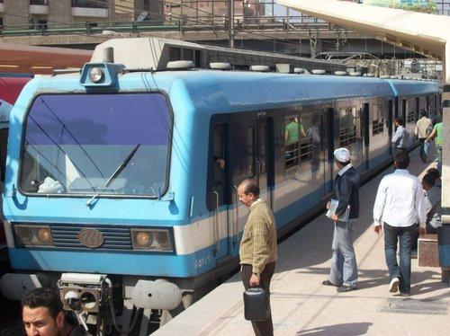 تركيب بوابات إلكترونية بمترو “عين شمس” لتفتيش الركاب