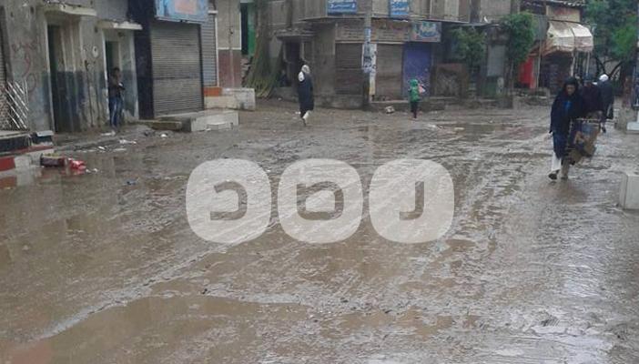 بالصور.. توقف حركة البيع والشراء بإبشواي الفيوم بسبب الأمطار