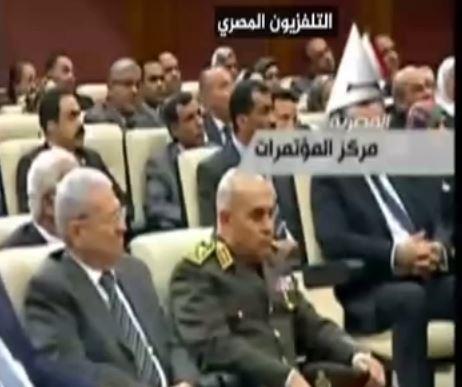 بالفيديو| صدقي صبحي نائما خلال خطاب السيسي