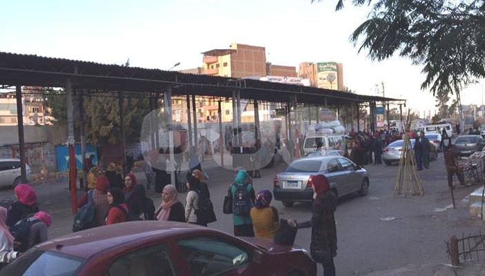 بالصور.. مأساة الطلاب المتكررة في موقف “المنصورة- المنزلة”