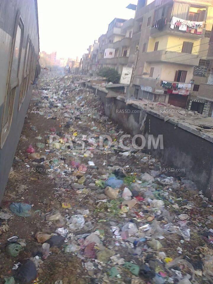 صور| تلال قمامة وبحار صرف صحي تحاصر أهالى نبروة