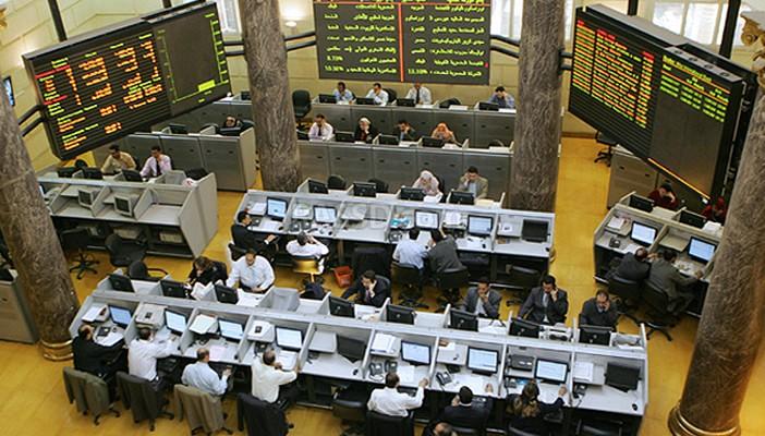 خبراء لـ”رصد”: شح السيولة بالبورصة يحجم ارتفاع الأسهم