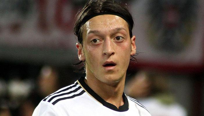 أرسنال يعرض على أوزيل 160 ألف يورو أسبوعيًا لتجديد عقده