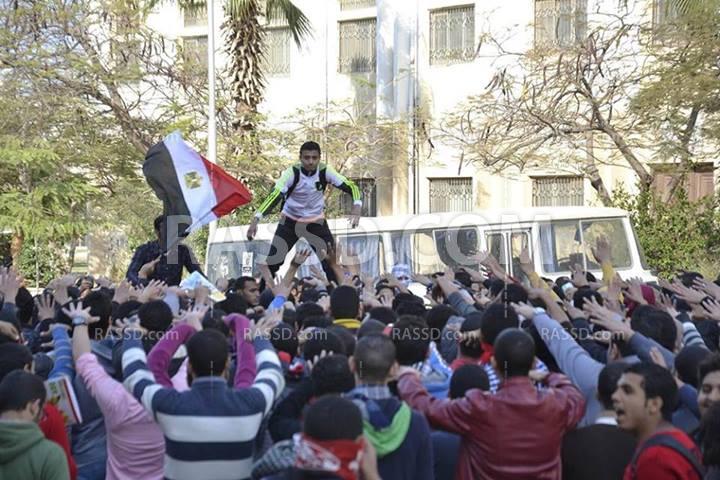 مسيرة حاشدة لطلاب الأزهر تجوب الحرم الجامعى