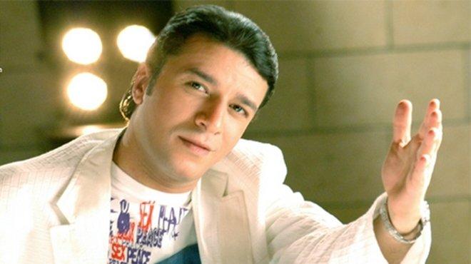 “كامل” يقدم برنامج “تسلم الأيادي” على التليفزيون الرسمي