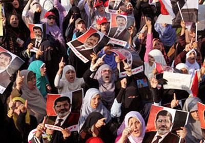 رويترز: “الأخوات” سر صمود جماعة الإخوان