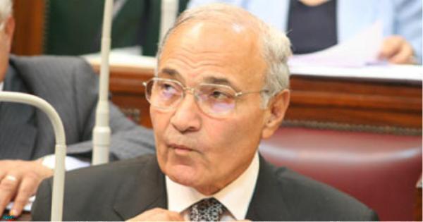 دفاع شفيق يطالب بالبراءة في قضية أرض الطيارين