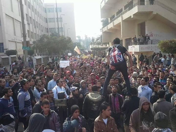 مسيرة بجامعة الزقازيق للمطالبة بالإفراج عن الطلاب المعتقلين