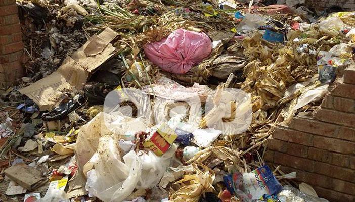 بالصور.. أكوام القمامة تبتلع مدينة حوش عيسى وتنشر الأمراض في المدينة