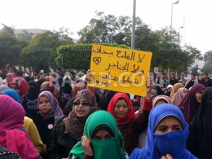 ” إتقل تاخد حاجة نظيفة”.. تظاهرة لطلاب المنصورة