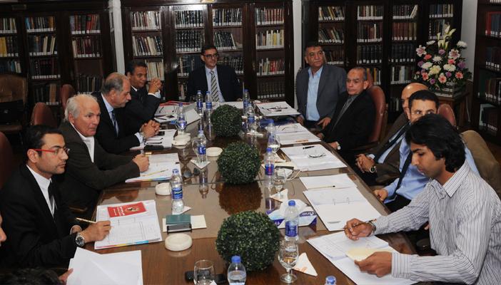 جلسة طارئة  لمجلس الأهلى لمناقشة تداعيات “حصار الأولتراس” للفريق