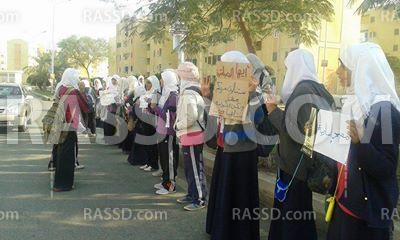 وقفة لطالبات ضد الانقلاب بالشيخ زايد