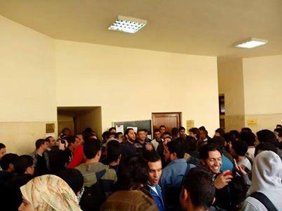 وقفة بجامعة مصر ضد الاستفتاء على الدستور