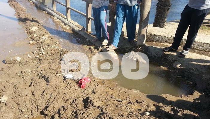 بالصور.. أهالي قرية مزاتا بمحافظة سوهاج يشكون من كوبري آيل للسقوط