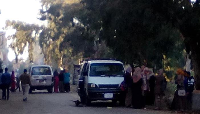 بالصور.. إضراب سائقي سيارات الأجرة  بالغربية.. وغضب بين الطلاب