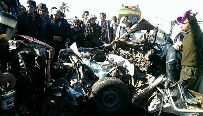 بالصور.. وفاة 3 أشحاص وإصابة 4 آخرين في حادث تصادم على الطريق الساحلي