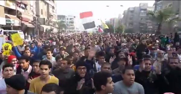 بالفيديو .. أعداد غير مسبوقة ببورسعيد ضد السيسى