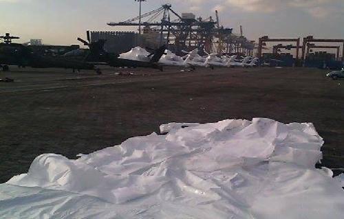 الجيش يعلن تسلمه 10مروحيات أباتشي من أمريكا “مغطاة بالبلاستيك”