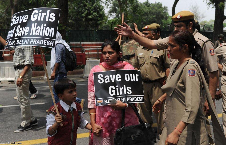 تظاهرات في الهند عقب الإفراج عن أصغر مغتصبي “فتاة الحافلة”