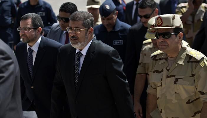 كيف حرق المجلس العسكري الإخوان شعبيًّا للتخلص من ثورة يناير؟