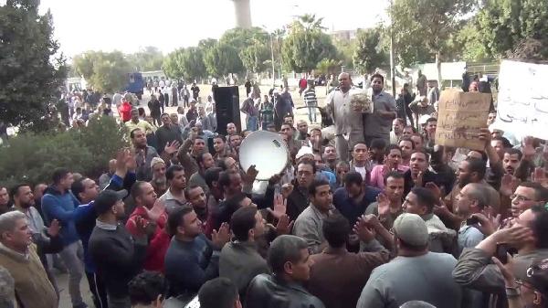 صرف 100 مليون جنيه لإنهاء أزمة عمال شركة الحديد والصلب