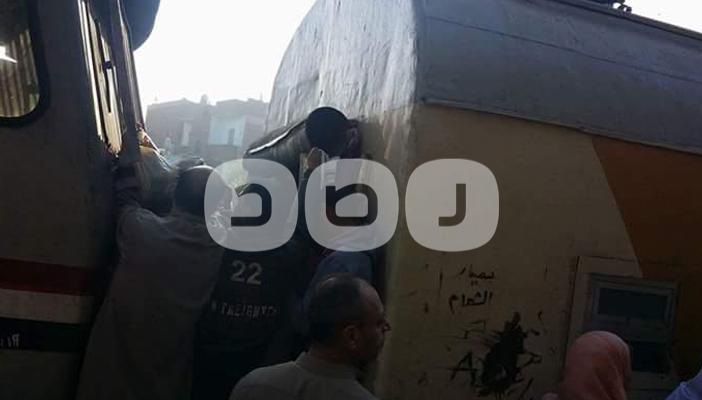 بالصور.. ازدحام شديد في محطة قطار تلا وإضراب سائقي الأجرة بالمنوفية