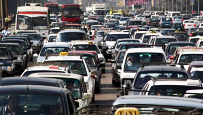 المنوفية.. أزمة مرورية بسبب الأمطار في شبين الكوم