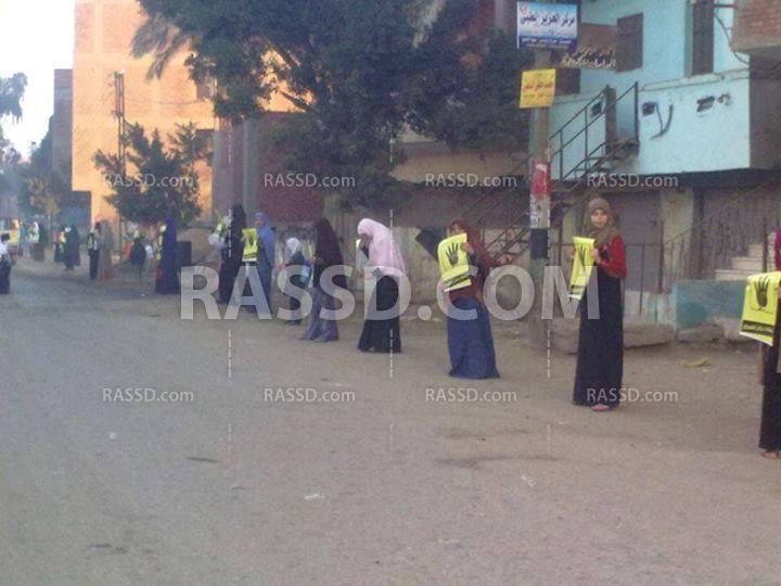 سلسلة بشرية لحركة ٧ الصبح بالشرقية