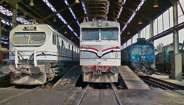 السكة الحديد: تأخر 19 قطارا بخط القاهرة-الإسكندرية لخروج جرار عن السكة