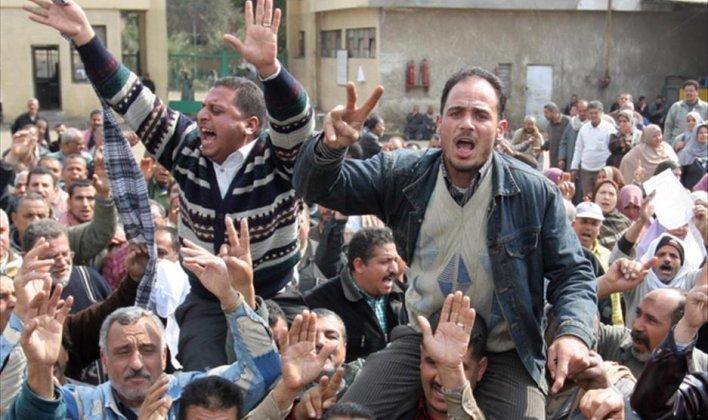 العسكر يستنزف الموظفين