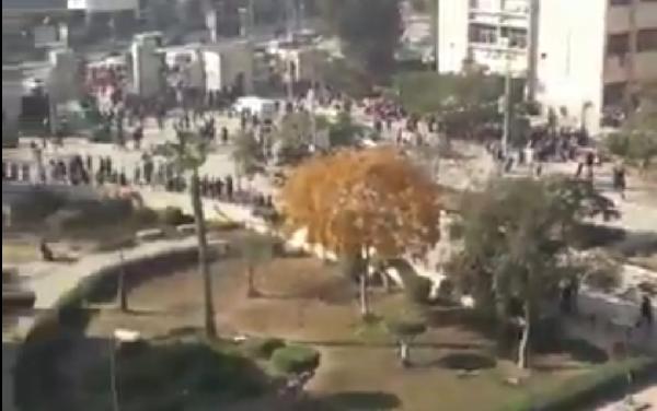 فيديو..هجمات قوات الانقلاب على جامعة الزقازيق أثناء الامتحان