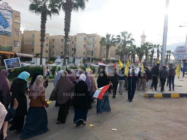 مسيرة صباحبة تجوب برج العرب رفضًا للانقلاب