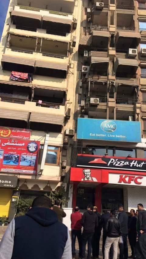 انهيار جزئي لعمارة سكنية أعلى “كنتاكي” المنصورة