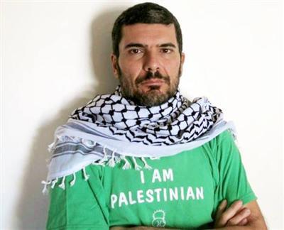 بسبب هذه الرسوم.. “فيس بوك” يغلق صفحة رسام الكاريكاتير كارلوس لاتوف