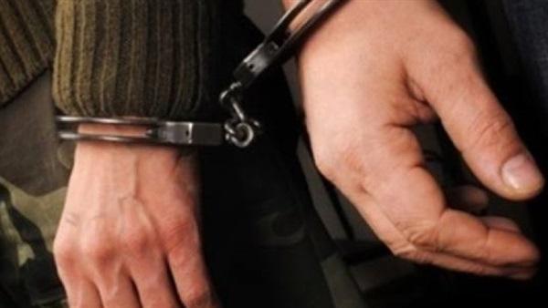 حبس ضابط وأمين شرطة بتهمة تهريب رجال أعمال من محكمة العباسية