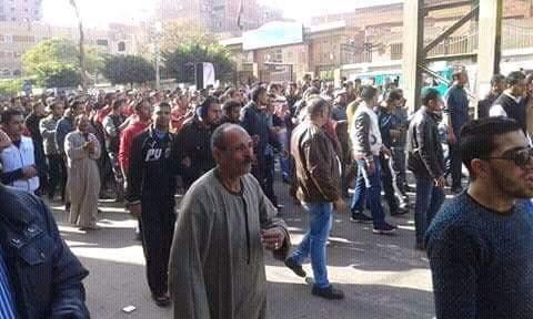 استمرار اعتصام عمال شركة الغزل والنسيج في شبين الكوم