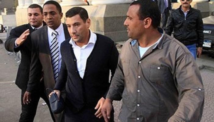 بالصور.. ترحيل إسلام بحيري إلى قسم الخليفة