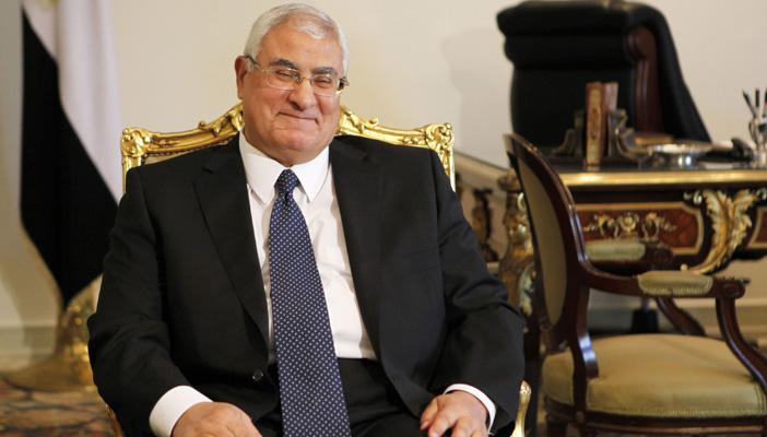 “الدستورية”: عدلي منصور باقٍ في منصبه رافضًا التعيين في البرلمان