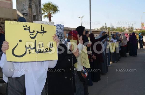 سلسة بشرية لطلاب هندسة بورسعيد تنديدًا بقتل الطلاب