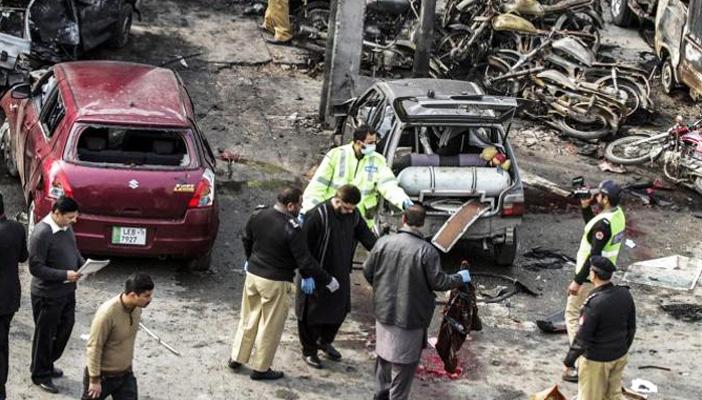 مقتل 22 على الأقل في هجوم على مبنى حكومي شمال غرب باكستان