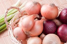 روائح البصل والأطعمة الدسمة تسبب الصداع