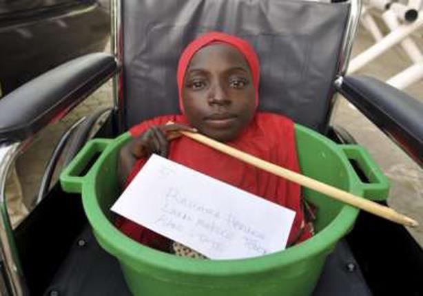 الفتاة النيجيرية “رحمة” تودع الحياة بعد 19 عاما قضتها في وعاء بلاستيكي