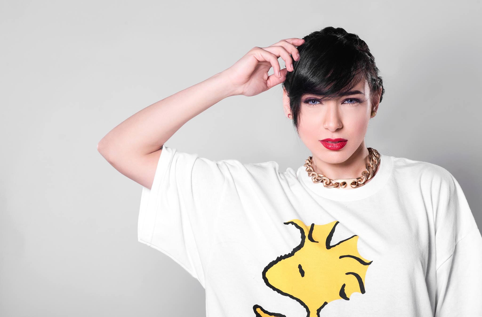 بالصور.. المطربة “ساندي” تعتزل الفن وتطلب المغفرة من الله